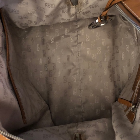 Michael Kors bag and matching wallet - Picture 4 of 5